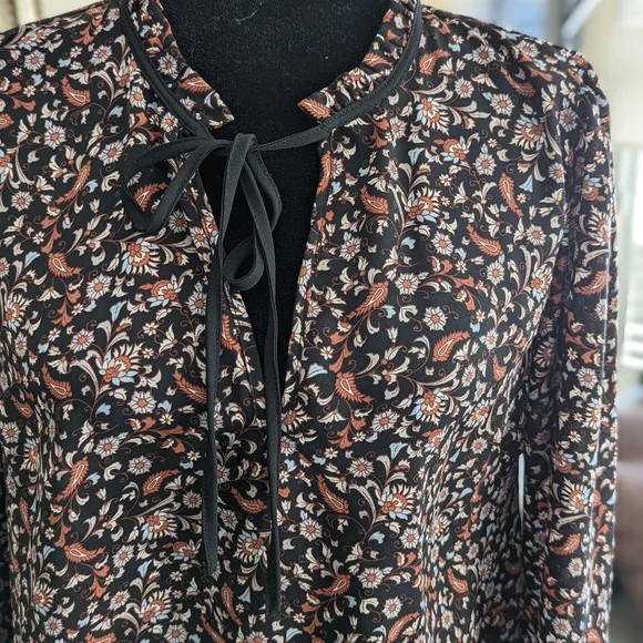 Flowy, patterned top - Picture 2 of 4